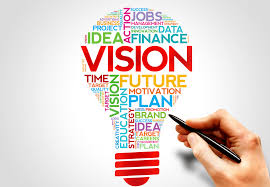 Un equipo de trabajo diverso colaborando frente a un tablero con gráficos de crecimiento.